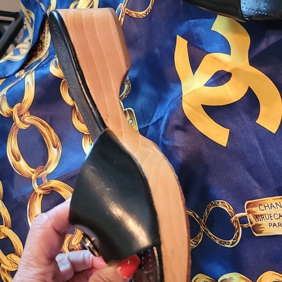 CHANEL SANDALS AUTHENTIC,AUTHENTIC GORGEOUS - Picture 6 of 9